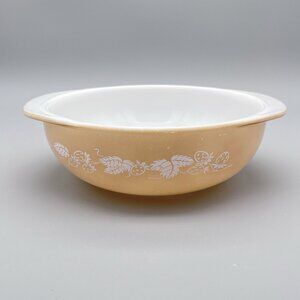 Vtg Pyrex #024 2Qt Handled Tan Round Berries Pattern Casserole Dish USA *No Lid*